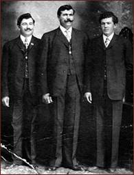 Descripción: Croatian-fishermen-Anton-Ivan-and-Petar-Maricich-Anacortes-ca-1907.jpg